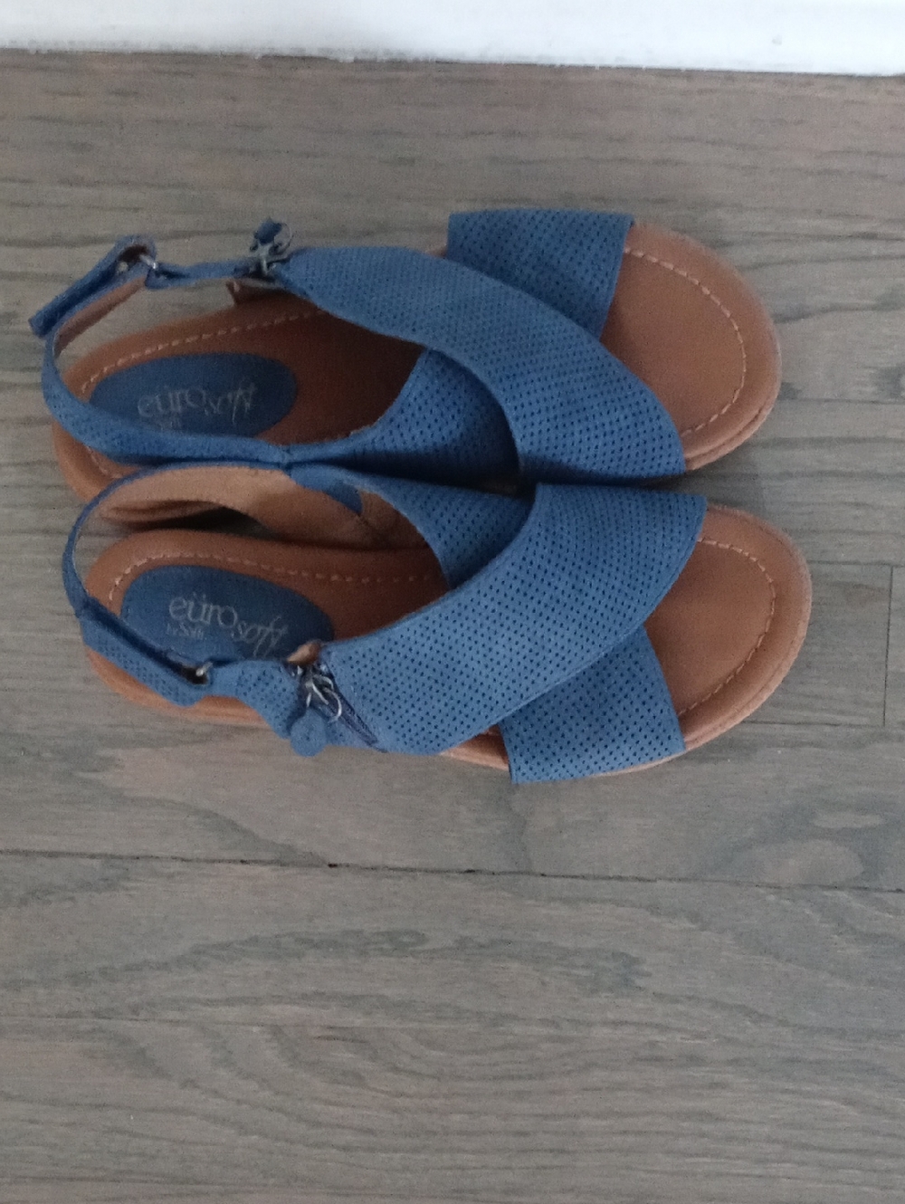 7.5 Euro Soft Sandals - Picture 2 of 12